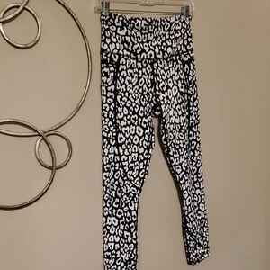 ZYIA Womens Monochrome Animal Print Leggings